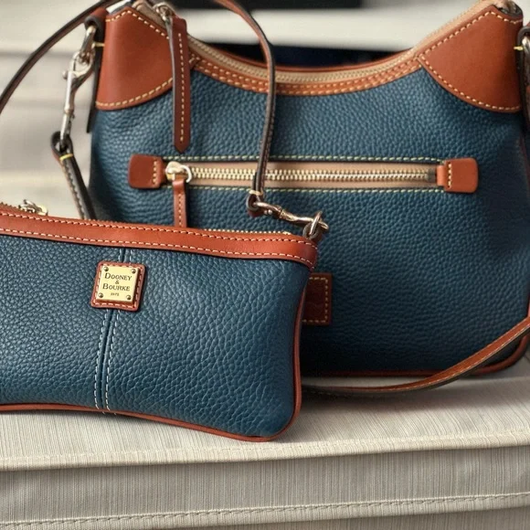 EUC Dooney & Bourke Jean Shoulder Bag with Slim Jean Wristlet - Picture 1 of 10